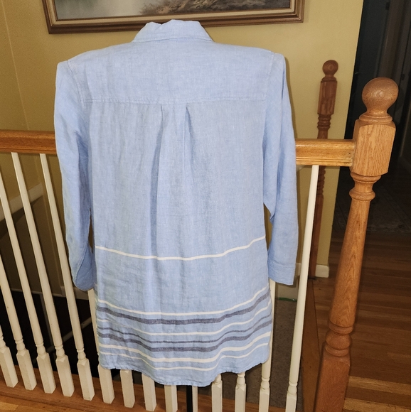 Tahari Linen Blouse Tunic Pastel Blue Roll-up Sleeves Full Button Front Vee Neck - Picture 2 of 10